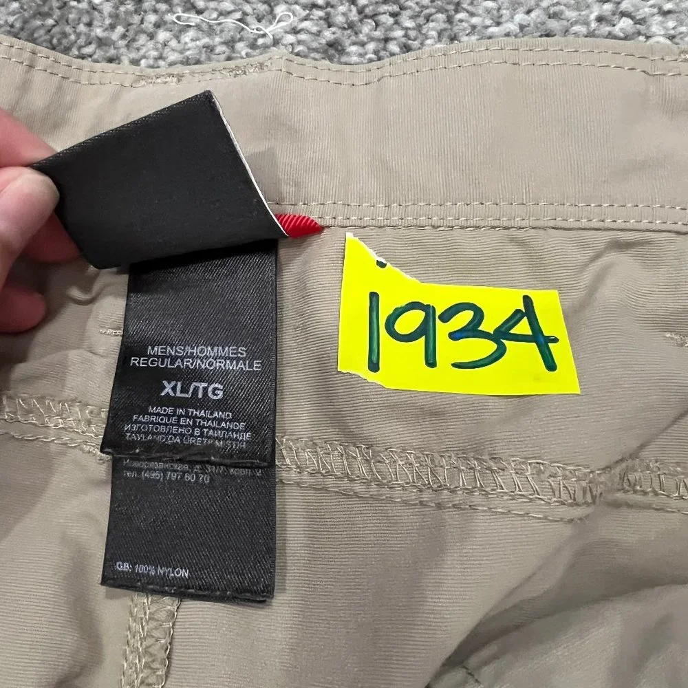 The North Face cargo shorts mens XL‎ tan khaki outdoor hiking casual camping